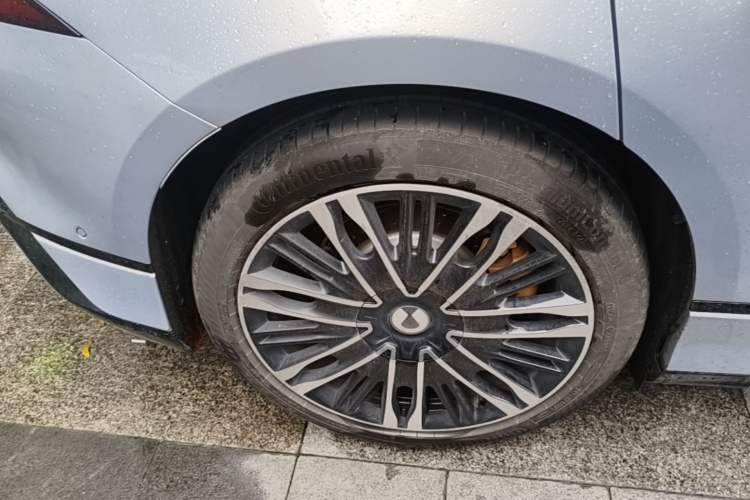 Used Denza Z9GT 2024 1100 Four-Wheel Drive Ultra Version Right Rear Wheel Hub
