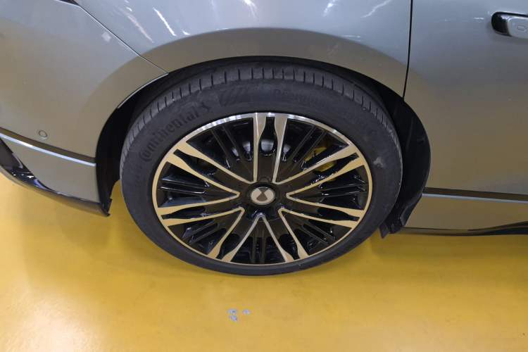 Used Denza Z9GT 2024 1100 Four-Wheel Drive Ultra Version Right Rear Wheel Hub