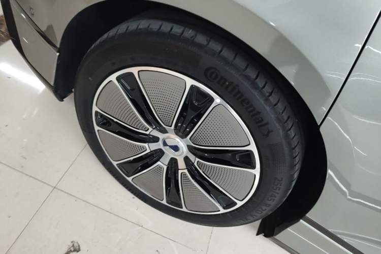 Used Denza Z9GT 2024 1100 Four-Wheel Drive Max Edition Right Rear Wheel Hub