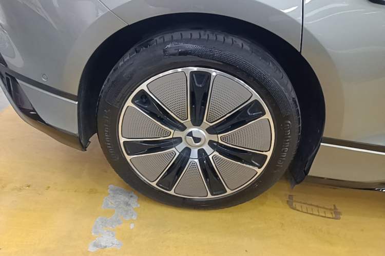 Used Denza Z9GT 2024 1100 4x4 Max First Edition Right Rear Wheel Hub
