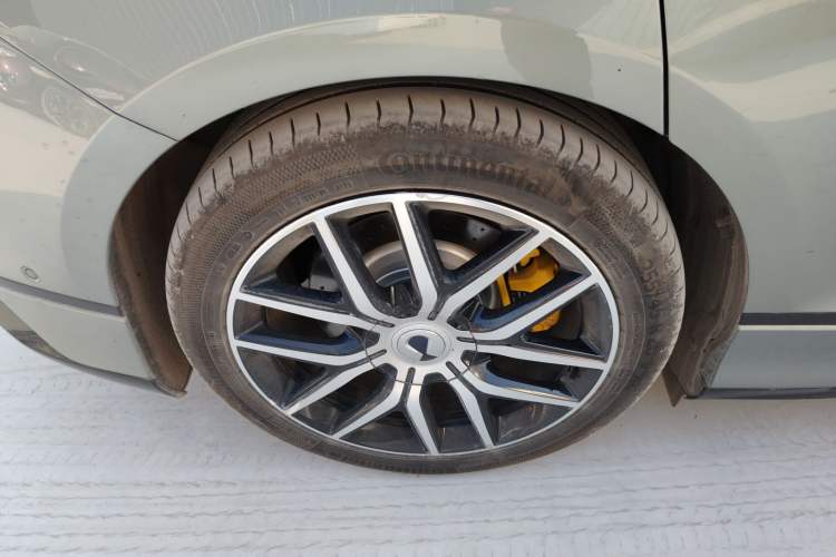 Used Denza Z9GT 2024 630 All-Wheel Drive Pro Version Right Rear Wheel Hub