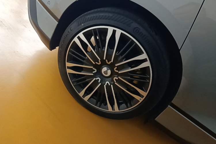 Used Denza Z9GT 2024 1100 4x4 Ultra First Edition Right Rear Wheel Hub