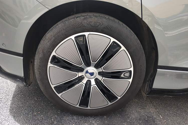 Used Denza Z9GT 2024 1100 Four-Wheel Drive Max Edition Right Rear Wheel Hub