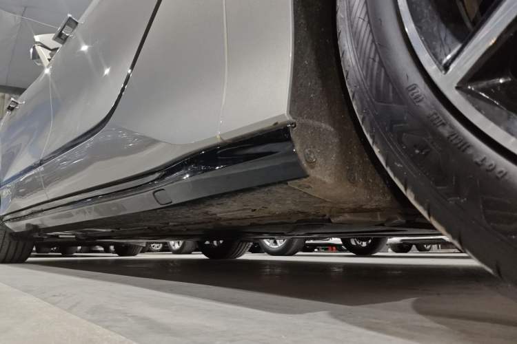 Used Denza Z9GT 2024 1100 Four-Wheel Drive Max Edition Right Side Sill
