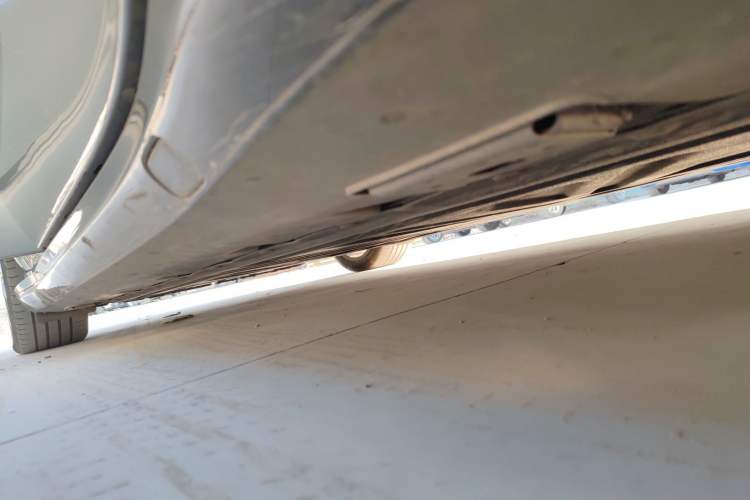 Used Denza Z9GT 2024 630 All-Wheel Drive Pro Version Right Side Sill