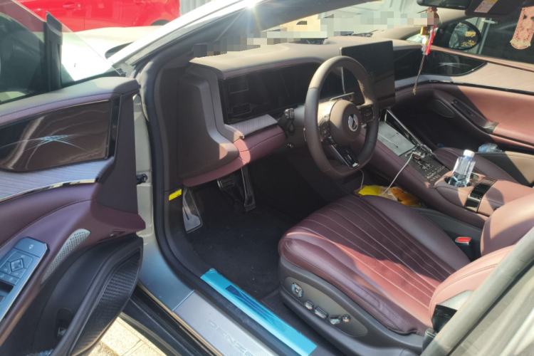 Used Denza Z9GT 2024 1100 4x4 Max First Edition Driver Seat