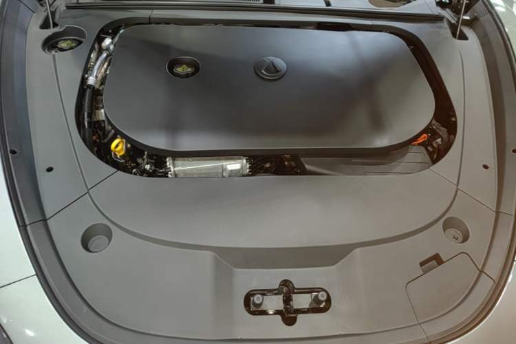 Used Denza Z9GT 2024 1100 Four-Wheel Drive Max Edition Engine Bay
