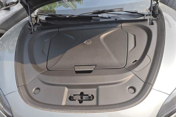Used Denza Z9GT 2024 630 All-Wheel Drive Pro Version Engine Bay