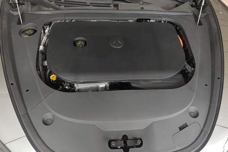Used Denza Z9GT 2024 1100 Four-Wheel Drive Ultra Version Engine Bay