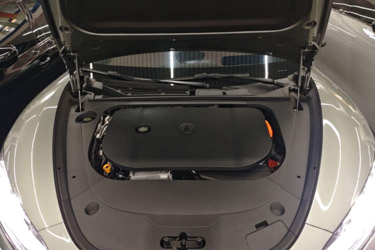 Used Denza Z9GT 2024 1100 Four-Wheel Drive Ultra Version Engine Bay