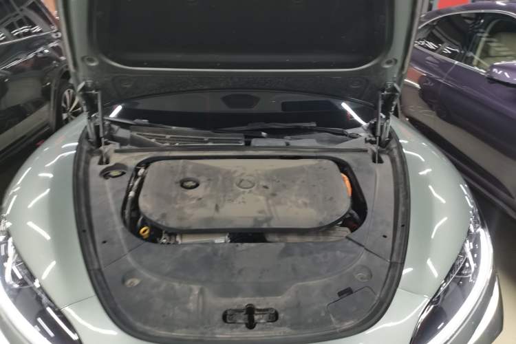 Used Denza Z9GT 2024 1100 Four-Wheel Drive Max Edition Engine Bay
