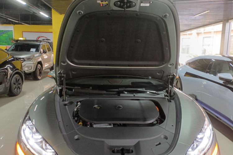 Used Denza Z9GT 2024 1100 Four-Wheel Drive Max Edition Engine Bay