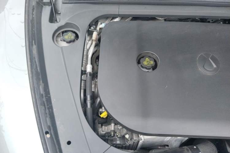 Used Denza Z9GT 2024 1100 Four-Wheel Drive Max Edition Engine Bay Right