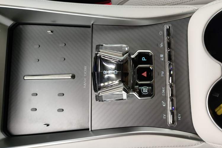 Used Denza Z9GT 2024 1100 Four-Wheel Drive Max Edition Gear Lever