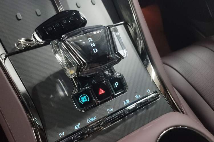Used Denza Z9GT 2024 1100 Four-Wheel Drive Max Edition Gear Lever
