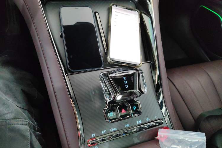 Used Denza Z9GT 2024 1100 Four-Wheel Drive Ultra Version Gear Lever