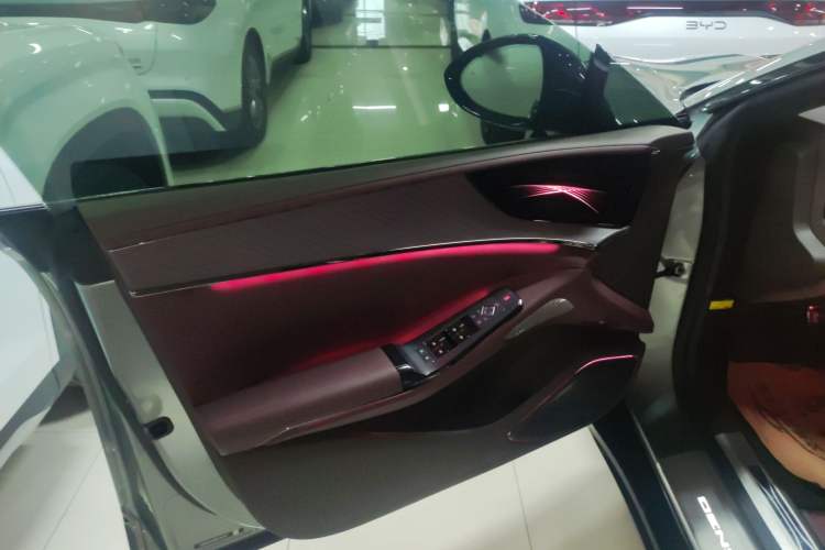 Used Denza Z9GT 2024 1100 4x4 Ultra First Edition Left Front Door Interior