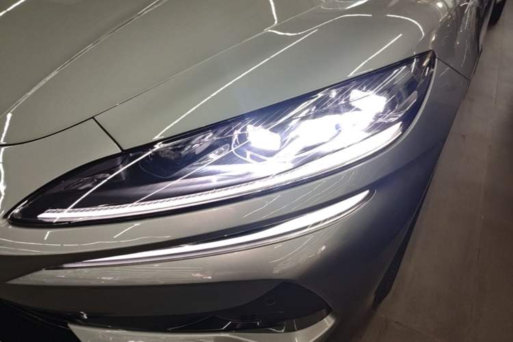 Used Denza Z9GT 2024 1100 Four-Wheel Drive Ultra Version Left Front Headlight