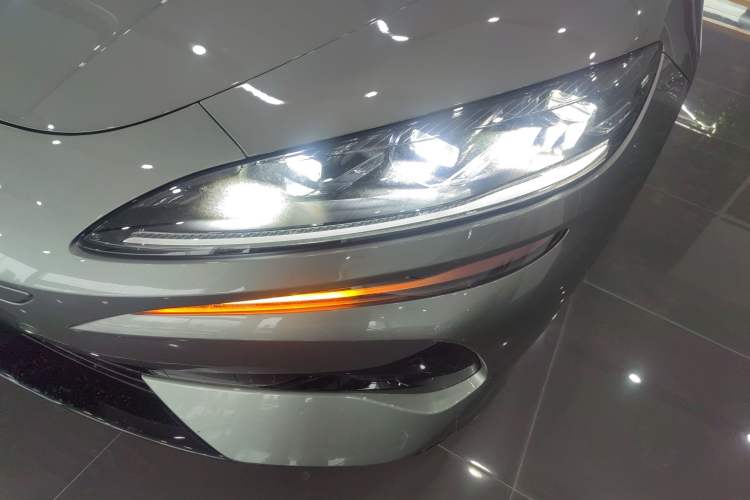 Used Denza Z9GT 2024 1100 Four-Wheel Drive Ultra Version Left Front Headlight