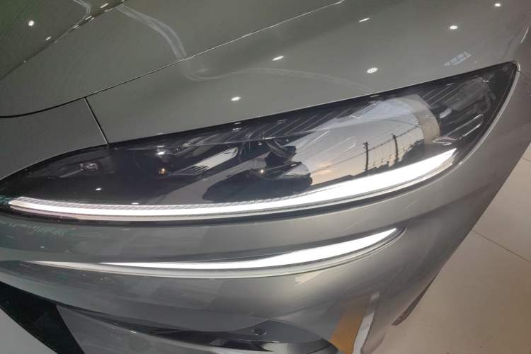 Used Denza Z9GT 2024 1100 Four-Wheel Drive Max Edition Left Front Headlight