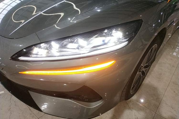 Used Denza Z9GT 2024 1100 4x4 Max First Edition Left Front Headlight