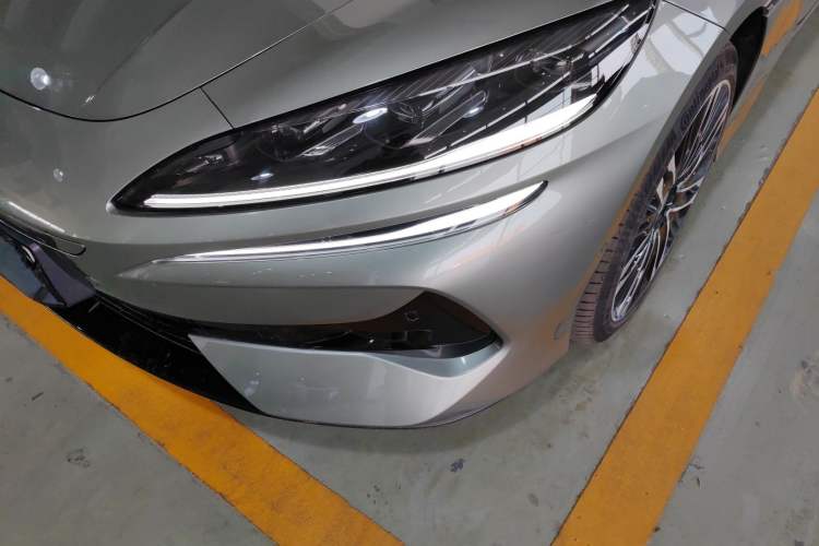 Used Denza Z9GT 2024 1100 Four-Wheel Drive Ultra Version Left Front Headlight