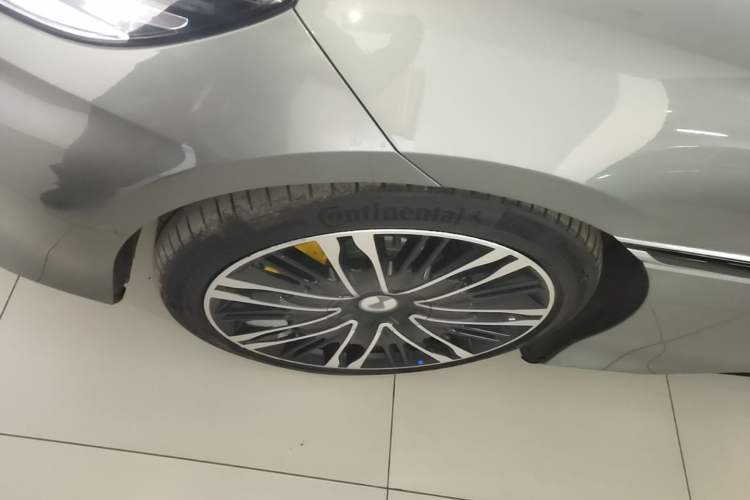 Used Denza Z9GT 2024 1100 Four-Wheel Drive Ultra Version Left Front Wheel Hub