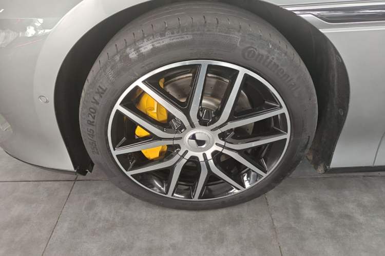 Used Denza Z9GT 2024 1100 4x4 Pro Version Left Front Wheel Hub