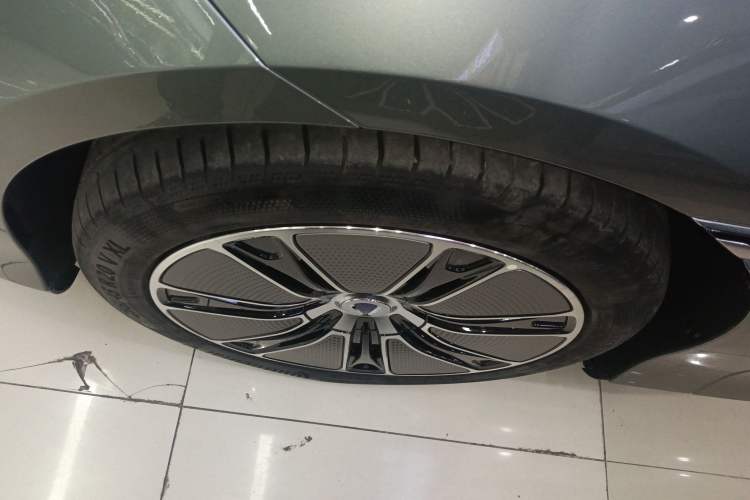 Used Denza Z9GT 2024 630 All-Wheel Drive Max Edition Left Front Wheel Hub