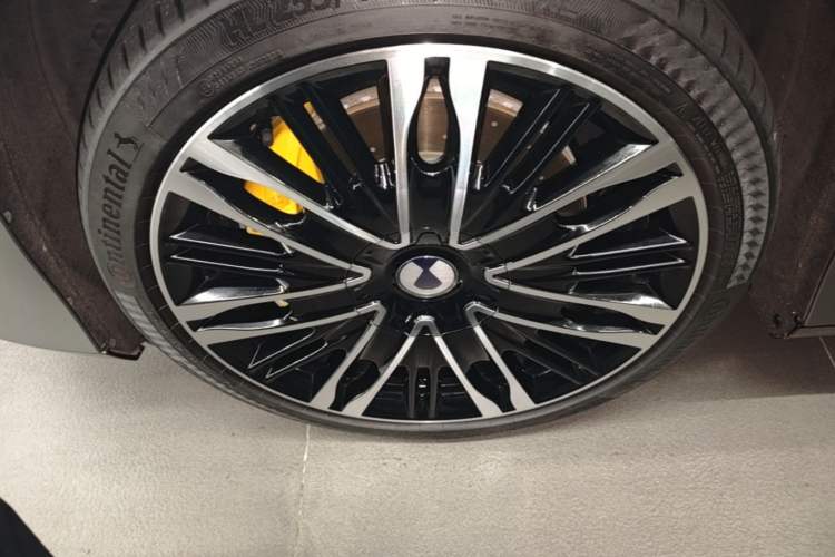 Used Denza Z9GT 2024 1100 Four-Wheel Drive Ultra Version Left Front Wheel Hub