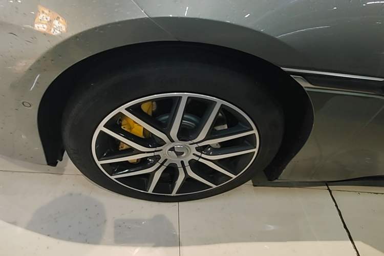 Used Denza Z9GT 2024 1100 Four-Wheel Drive Max Edition Left Front Wheel Hub