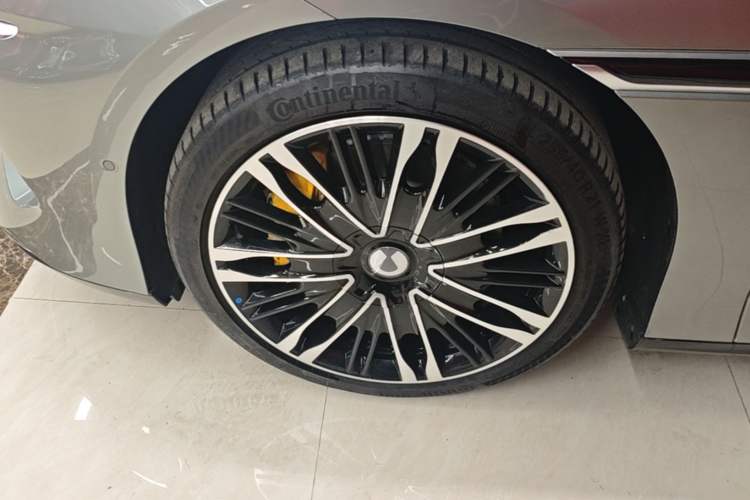 Used Denza Z9GT 2024 1100 Four-Wheel Drive Ultra Version Left Front Wheel Hub