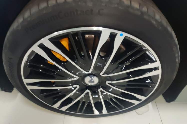 Used Denza Z9GT 2024 1100 4x4 Ultra First Edition Left Front Wheel Hub