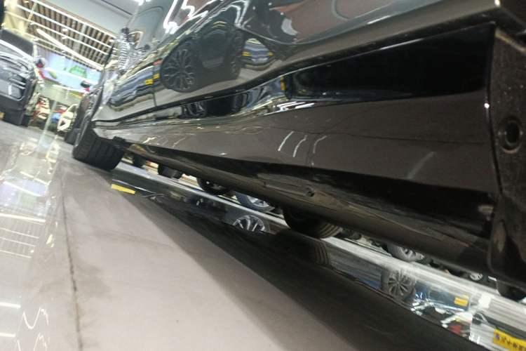Used Denza Z9GT 2024 630 All-Wheel Drive Max Edition Left Side Sill