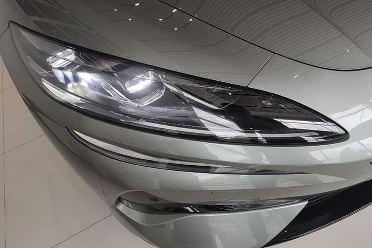 Used Denza Z9GT 2024 1100 Four-Wheel Drive Ultra Version Right Front Headlight