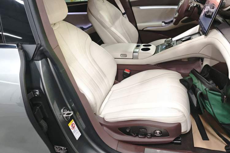 Used Denza Z9GT 2024 1100 Four-Wheel Drive Ultra Version Right Front Seat