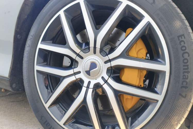 Used Denza Z9GT 2024 1100 4x4 Pro Version Right Front Wheel Hub