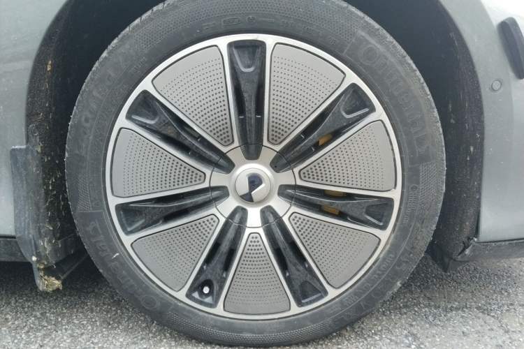 Used Denza Z9GT 2024 1100 Four-Wheel Drive Max Edition Right Front Wheel Hub