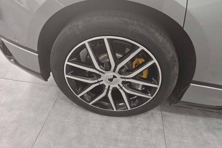Used Denza Z9GT 2024 1100 4x4 Pro Version Right Rear Wheel Hub