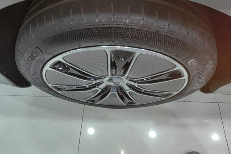 Used Denza Z9GT 2024 1100 Four-Wheel Drive Max Edition Right Rear Wheel Hub