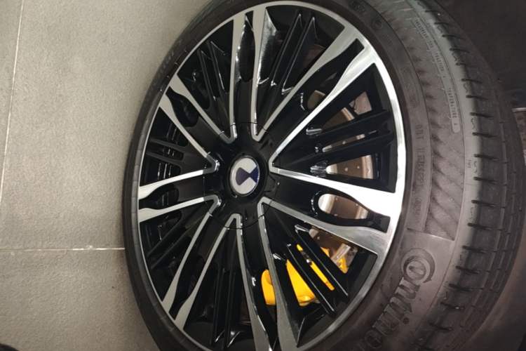Used Denza Z9GT 2024 1100 Four-Wheel Drive Ultra Version Right Rear Wheel Hub