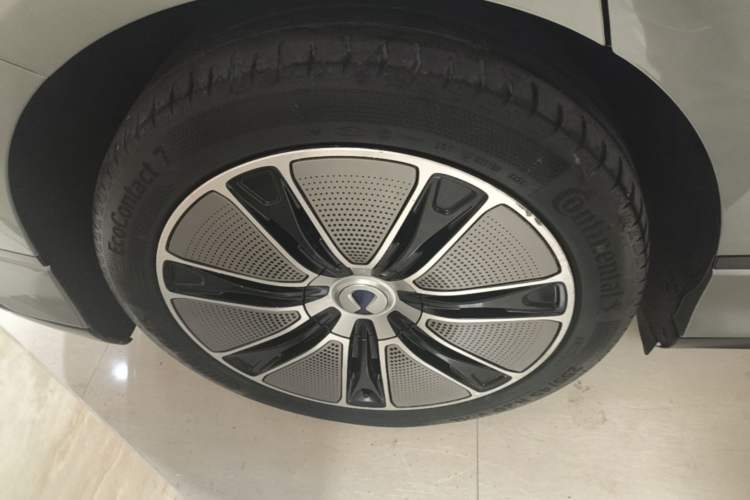 Used Denza Z9GT 2024 1100 Four-Wheel Drive Max Edition Right Rear Wheel Hub