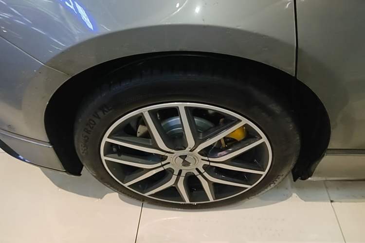 Used Denza Z9GT 2024 1100 Four-Wheel Drive Max Edition Right Rear Wheel Hub