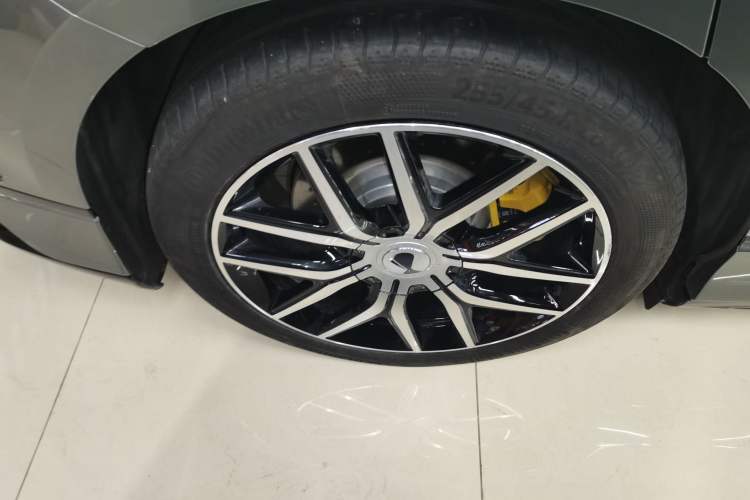 Used Denza Z9GT 2024 1100 Four-Wheel Drive Max Edition Right Rear Wheel Hub