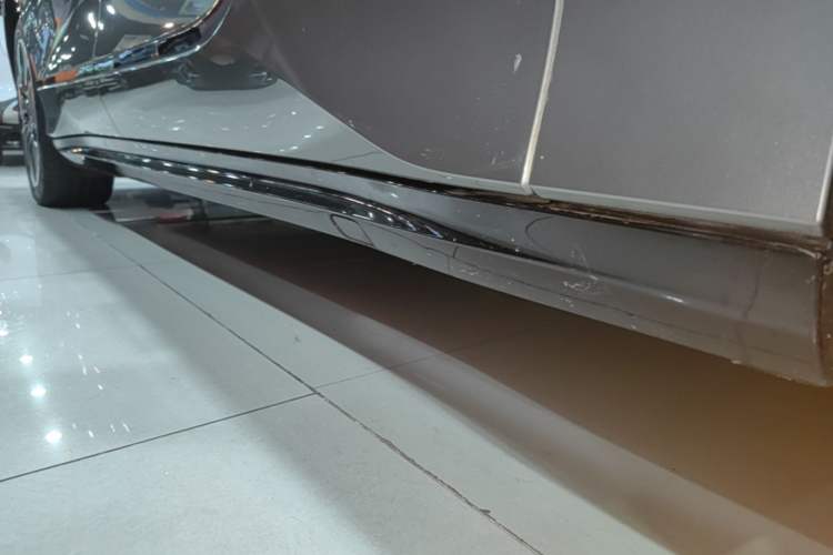 Used Denza Z9GT 2024 1100 Four-Wheel Drive Max Edition Right Side Sill