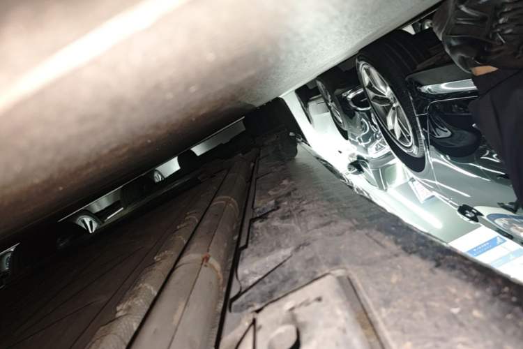 Used Denza Z9GT 2024 1100 Four-Wheel Drive Ultra Version Right Side Sill