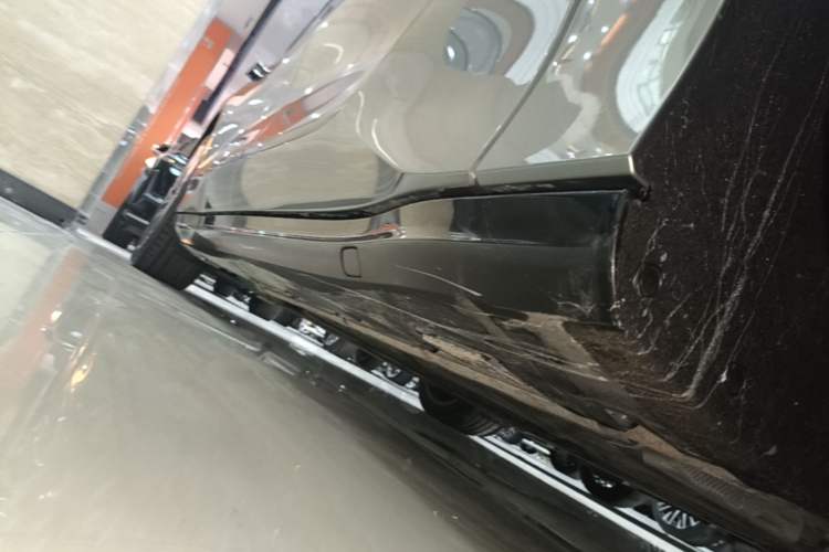 Used Denza Z9GT 2024 1100 Four-Wheel Drive Max Edition Right Side Sill