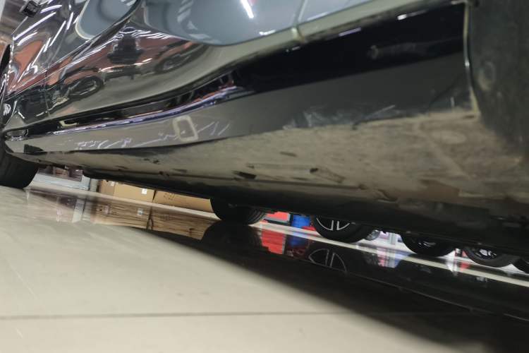 Used Denza Z9GT 2024 1100 Four-Wheel Drive Max Edition Right Side Sill