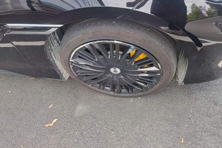 Used Denza Z9GT 2024 1100 Four-Wheel Drive Ultra Version Right Front Wheel Hub