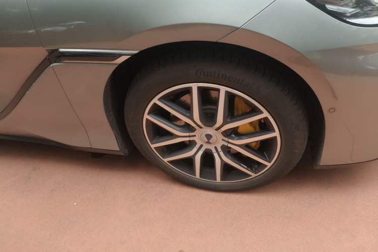 Used Denza Z9GT 2024 1100 Four-Wheel Drive Max Edition Right Front Wheel Hub
